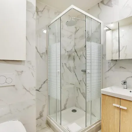 Apartment Freshly Renovated In The Heart Of *